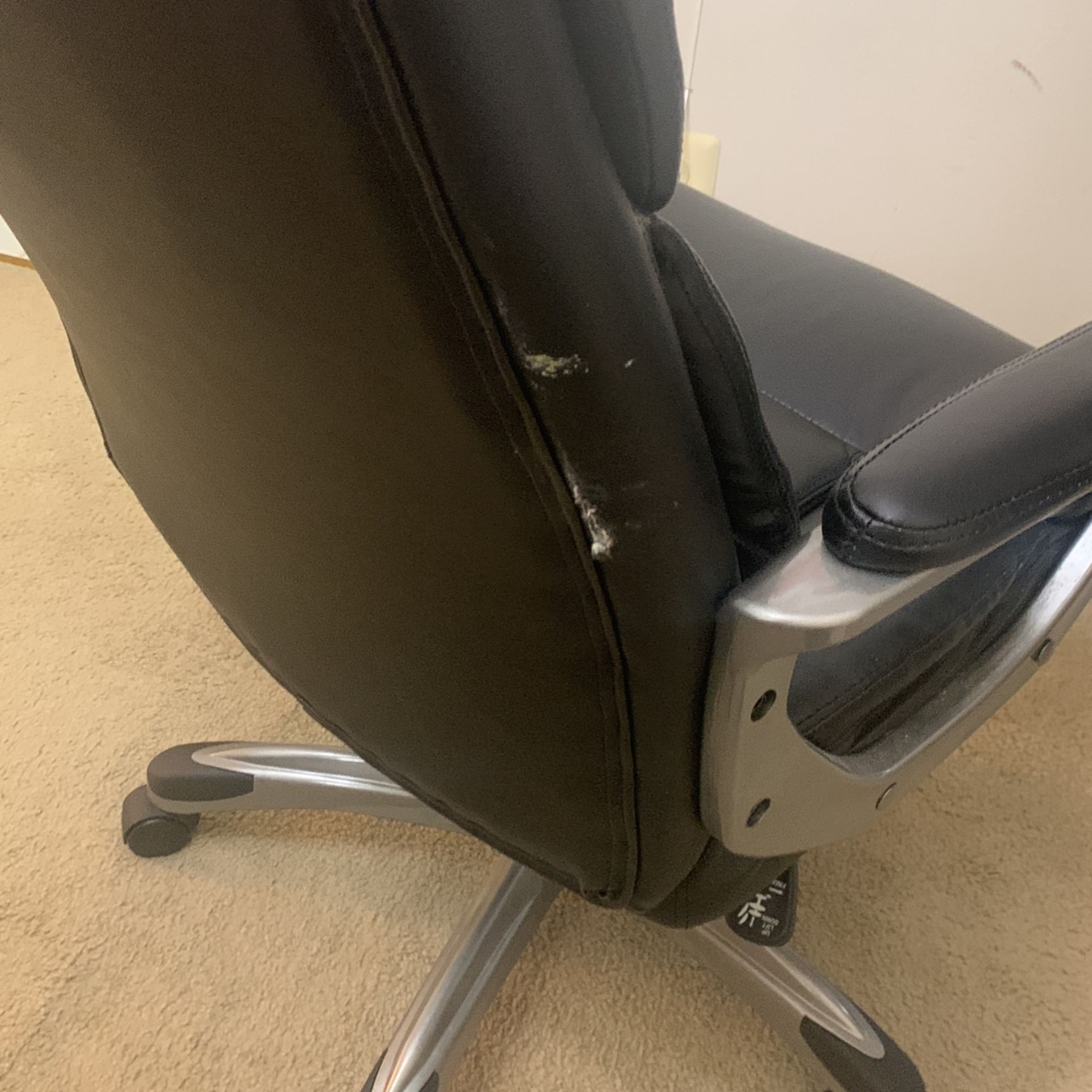 AmazonBasics High-back Executive Swivel Chair