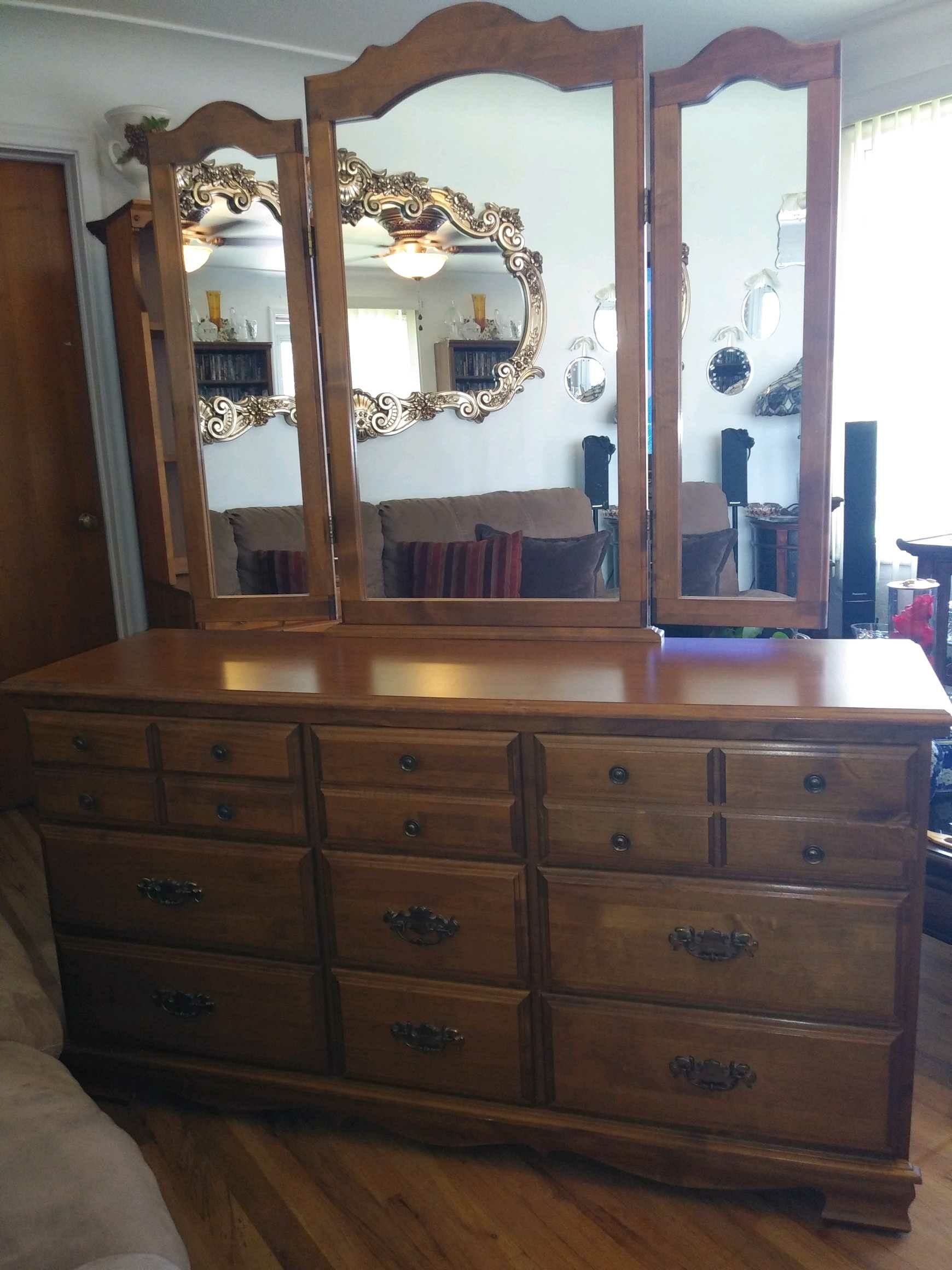 Solid wood bedroom set for Sale in Caldwell, ID OfferUp