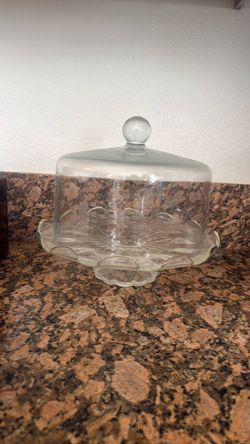 Glass cake stand