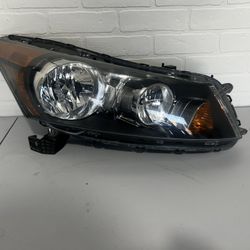 2008-2012 Honda Accord Right Passenger Headlight