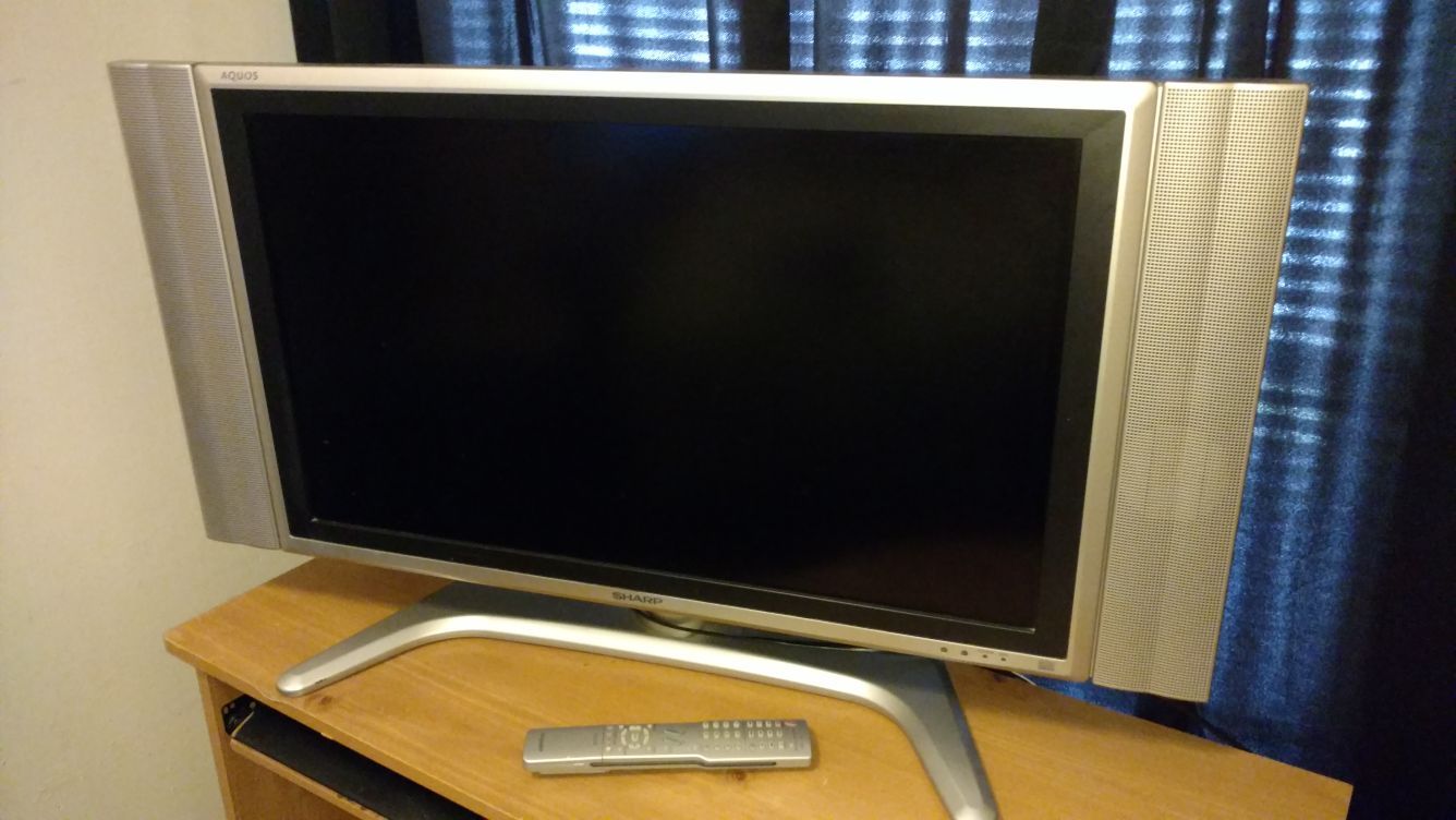 SHARP LC-32GA5U 32-Inch AQUOS Widescreen Flat-Panel LCD TV