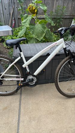 Huffy Rival 10 Speed Bike 26”Tire  Good shape