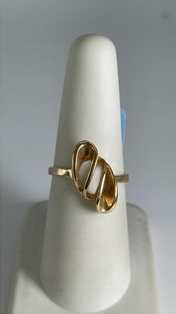 14k gold swirl loop ring