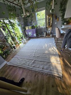 LIKE NEW Woven Rug 8x10