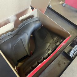 BRAND NEW—REDBACK BOBCAT MECHANIC BOOTS!!