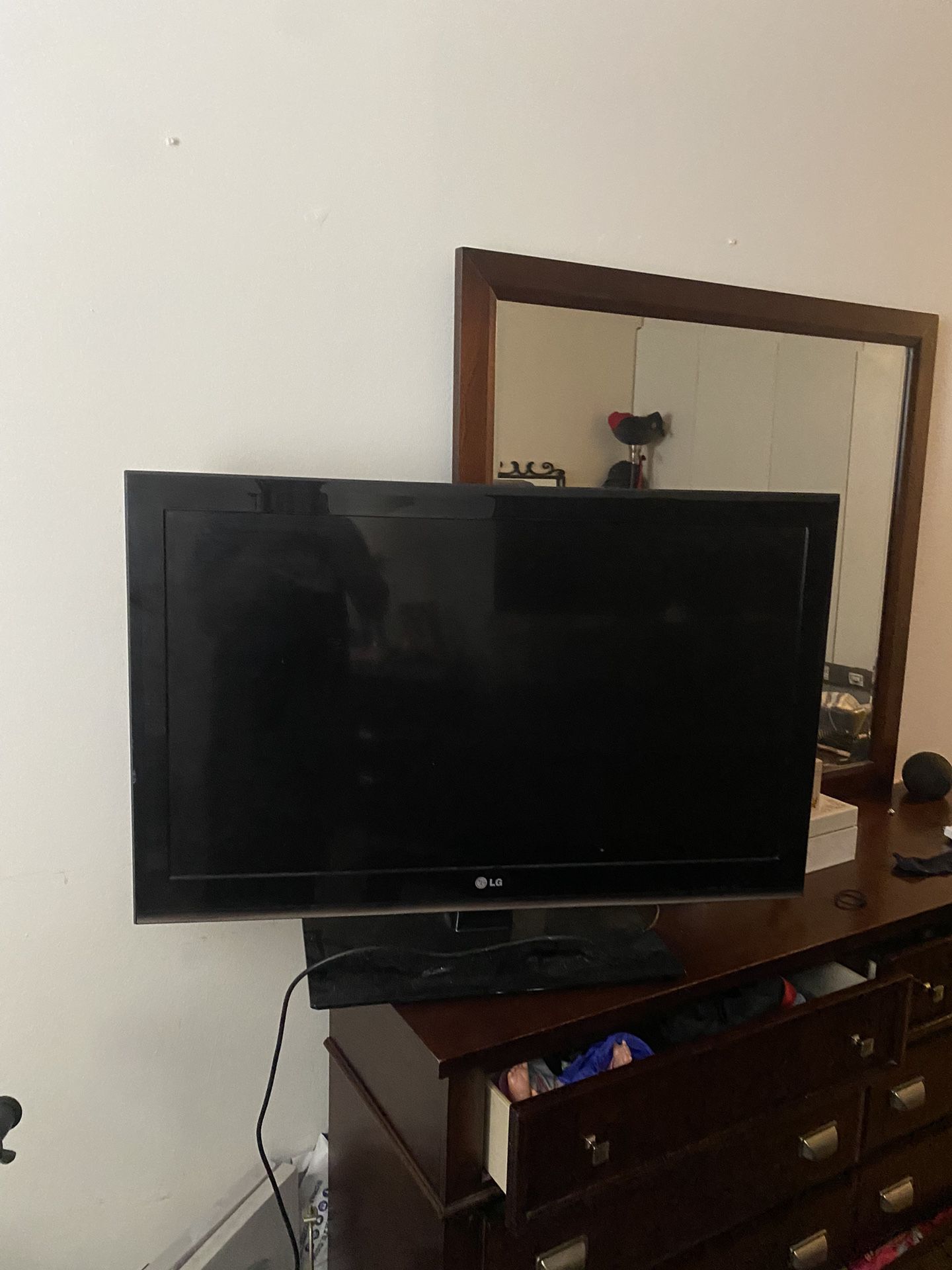 Tv With Remote 