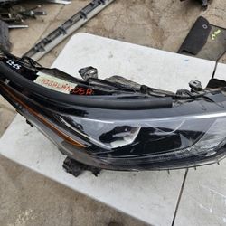 Toyota Highlander Right Headlight Oem
