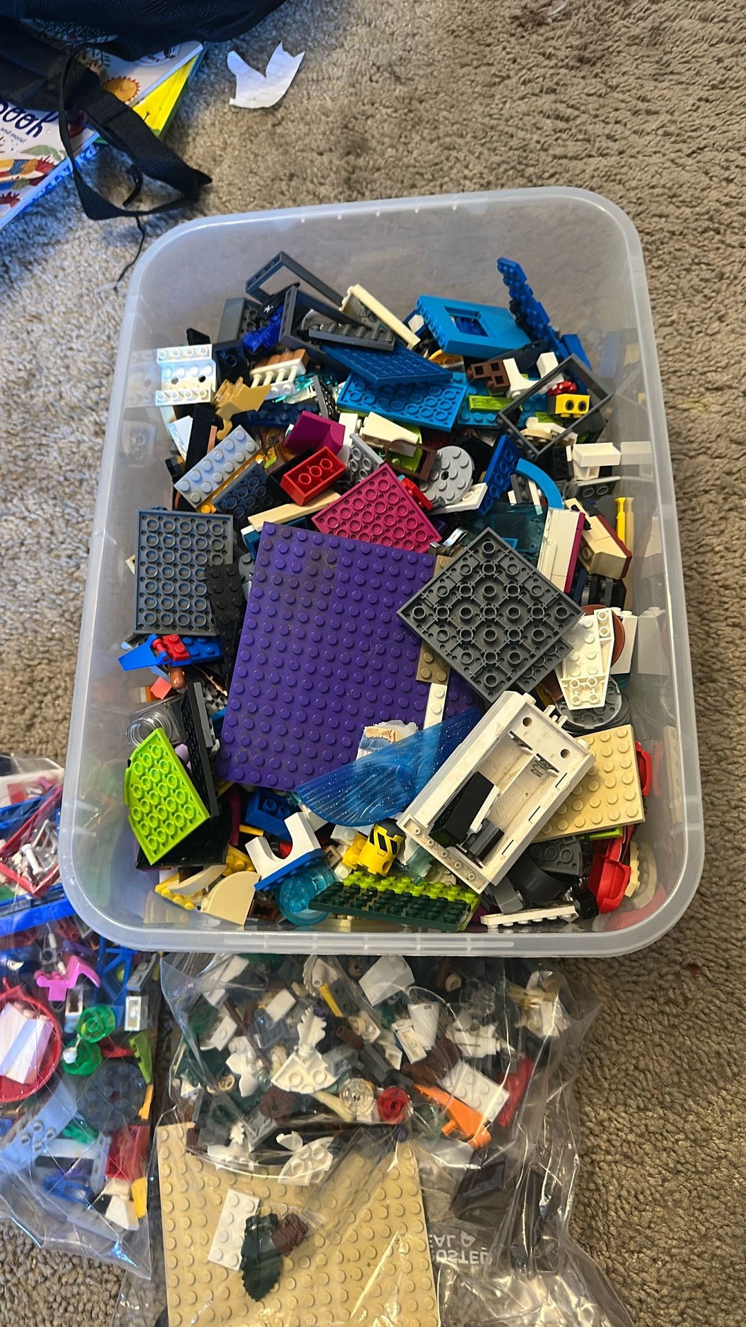 TONS OF LEGOSSSSS