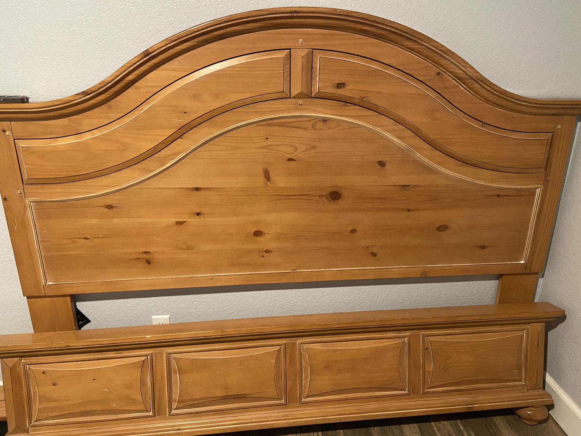 Basset solid wood Cal King Bedroom Set