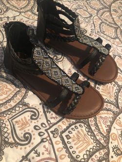 Girls sz 2 sandals