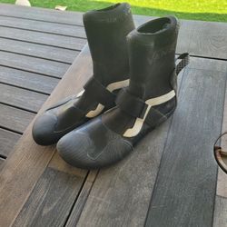 VANS Surf Booties Size 6 (M) / 7.5 (W)
