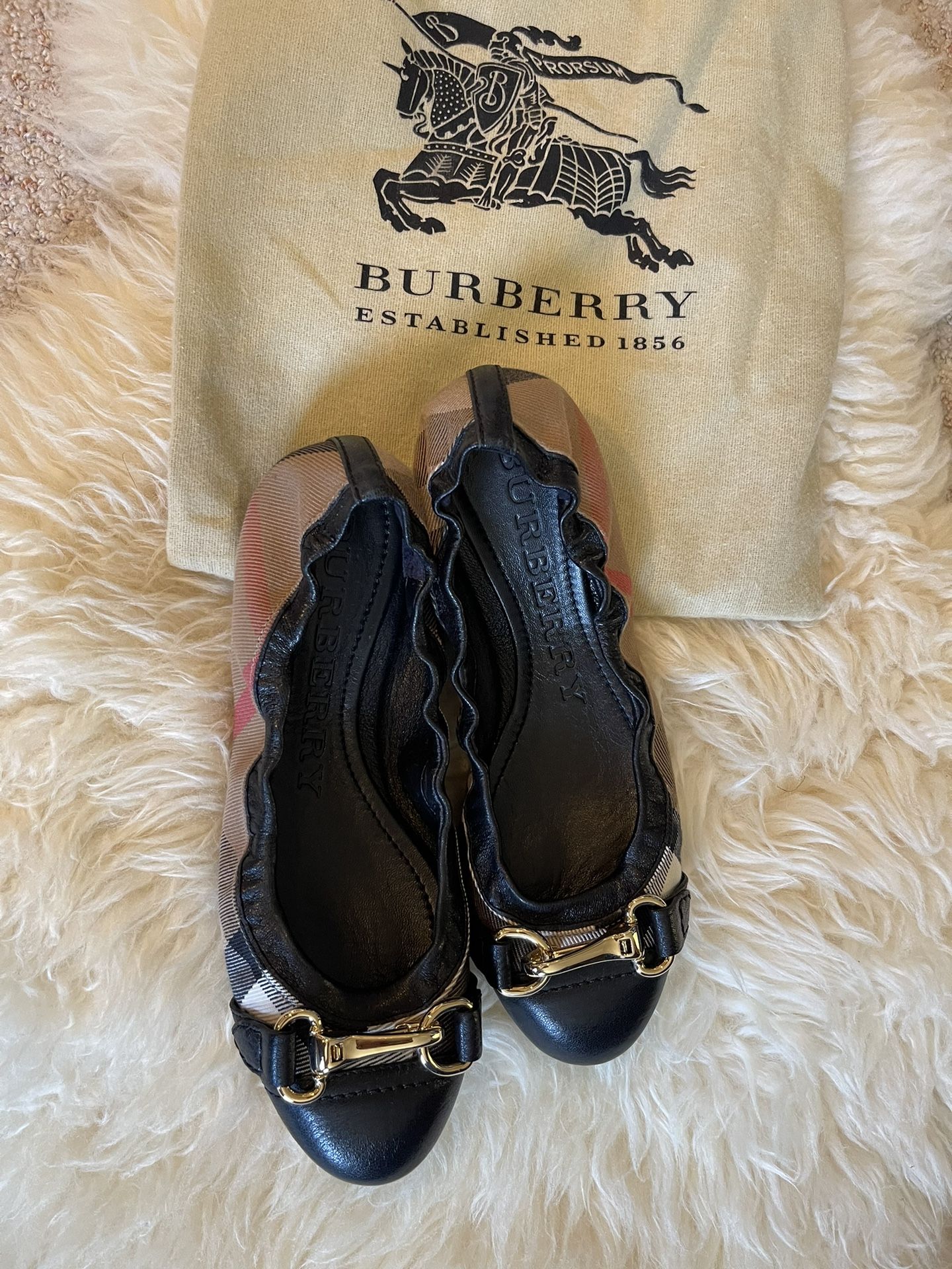 Burberry Flats New