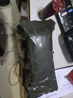 AI Overview



+3
This is a vintage US Military Issue First Aid Field Dressing, individual troop, camouflaged. 
This sterile bandage is designed for d
