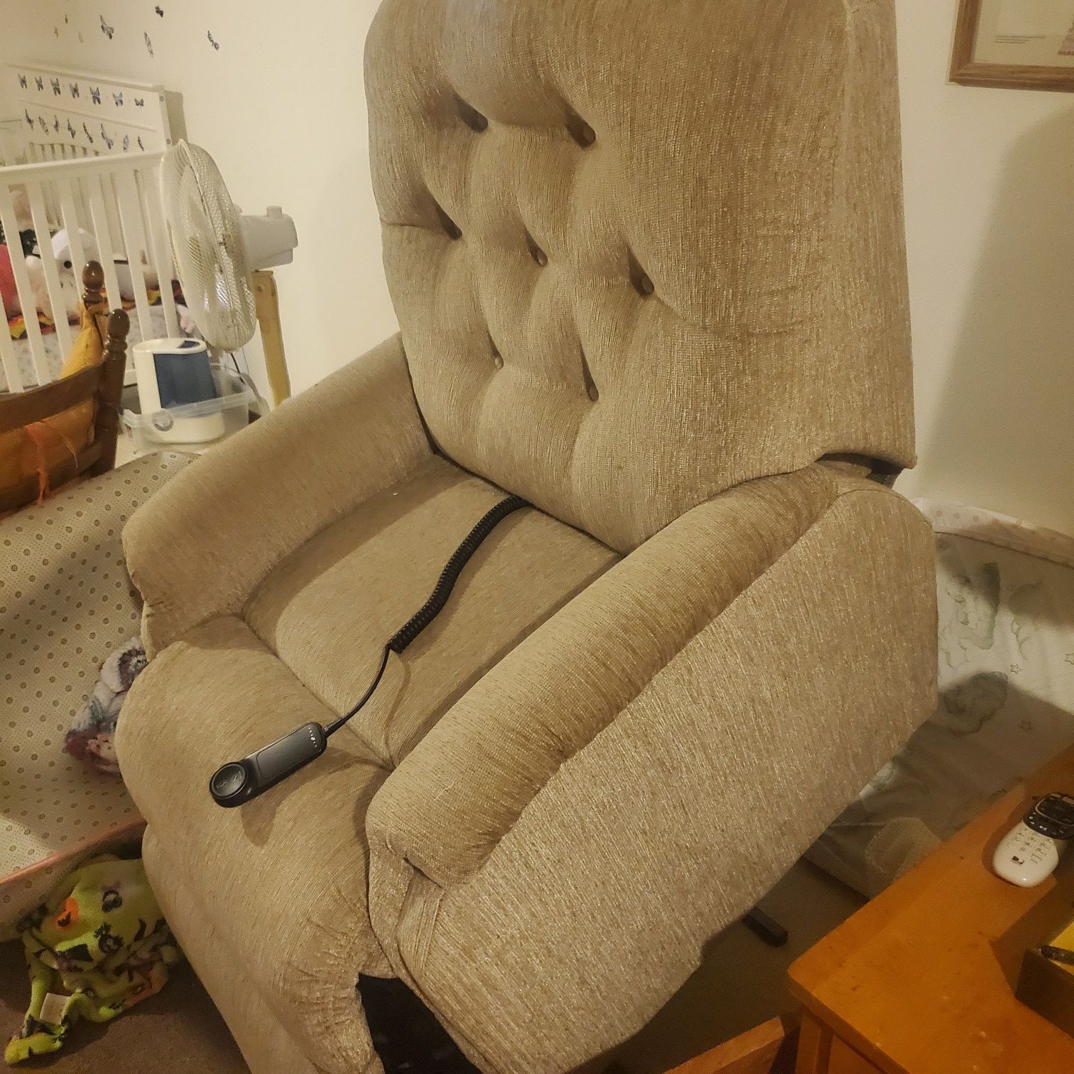 Lazy Boy Lift Chair for Sale in Steilacoom, WA OfferUp