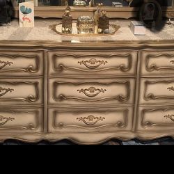Bassett French 6 Piece Bedroom Set