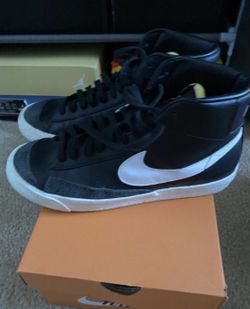 Blazer Mid 77