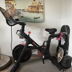 Peloton Bike W/ Extra Seat, 3lb Weights, Attachable Desk