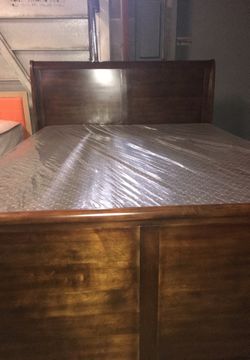 Queen size sleigh bed