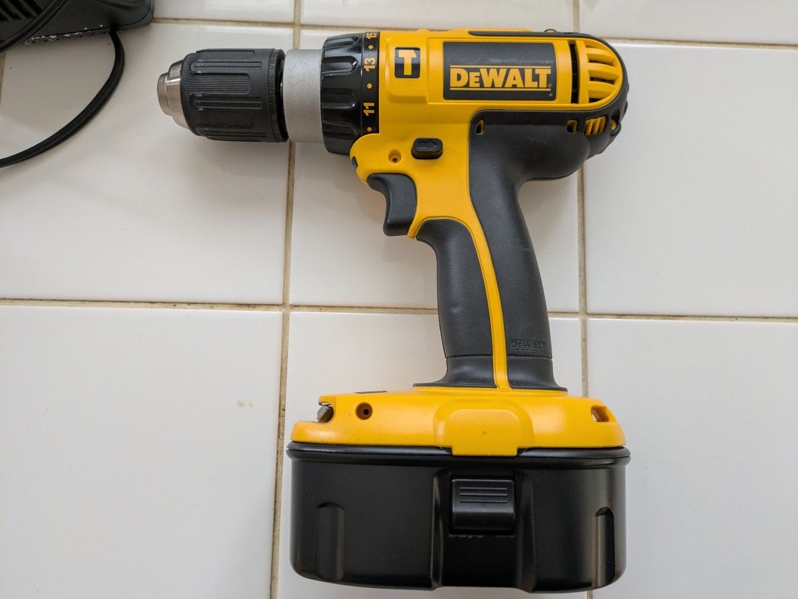 DeWalt 1/2" Drill with brand new battery And Bits
