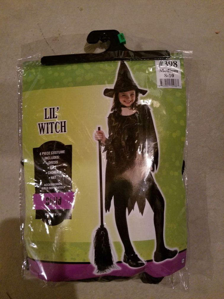 Girls witch Halloween costume