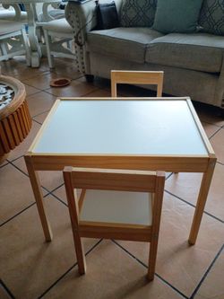Kids table and chairs set