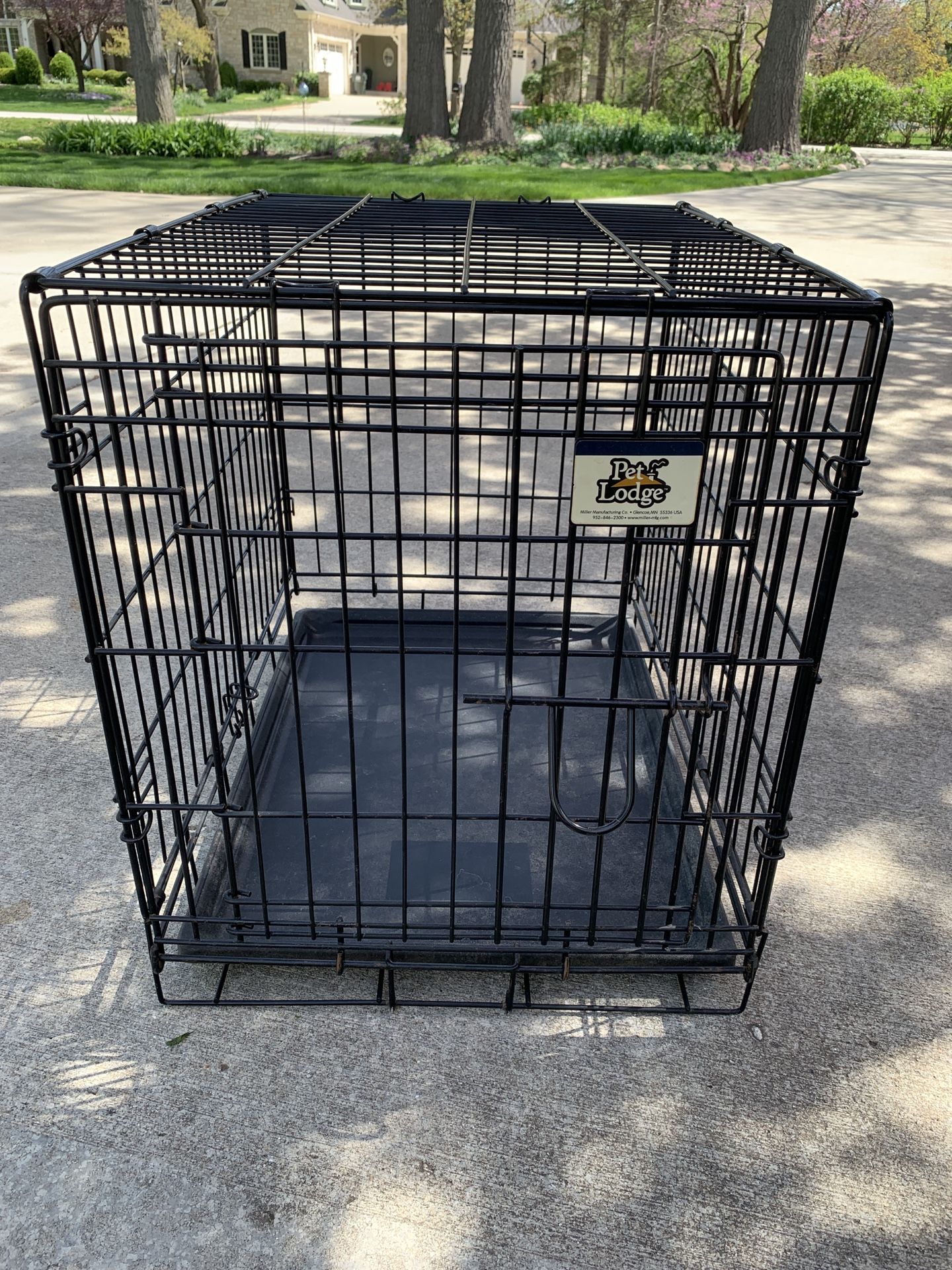 Dog/Pet Crate by Pet Lodge  Small Metal/w Plastic Tray  approx 24”Lx 17”W x 20”H