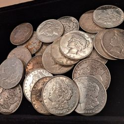 Grand TOTAL OF 25 MORGAN AND PEACE SILVER DOLLAR'S **1800'S THRU 1925** PRICE FIRM!!