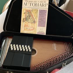 Oscar Schmidt Chromatic 21 Chord Autoharp. Maple Construction With Sunburst Gloss.  Cash N Carry Only