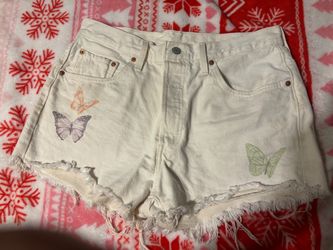 Beige/white Levi shorts