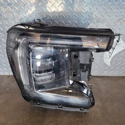 2021 - 24 - GMC YUKON - RIGHT - HEADLIGHT
