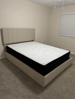 Queen Bed With the Mattress