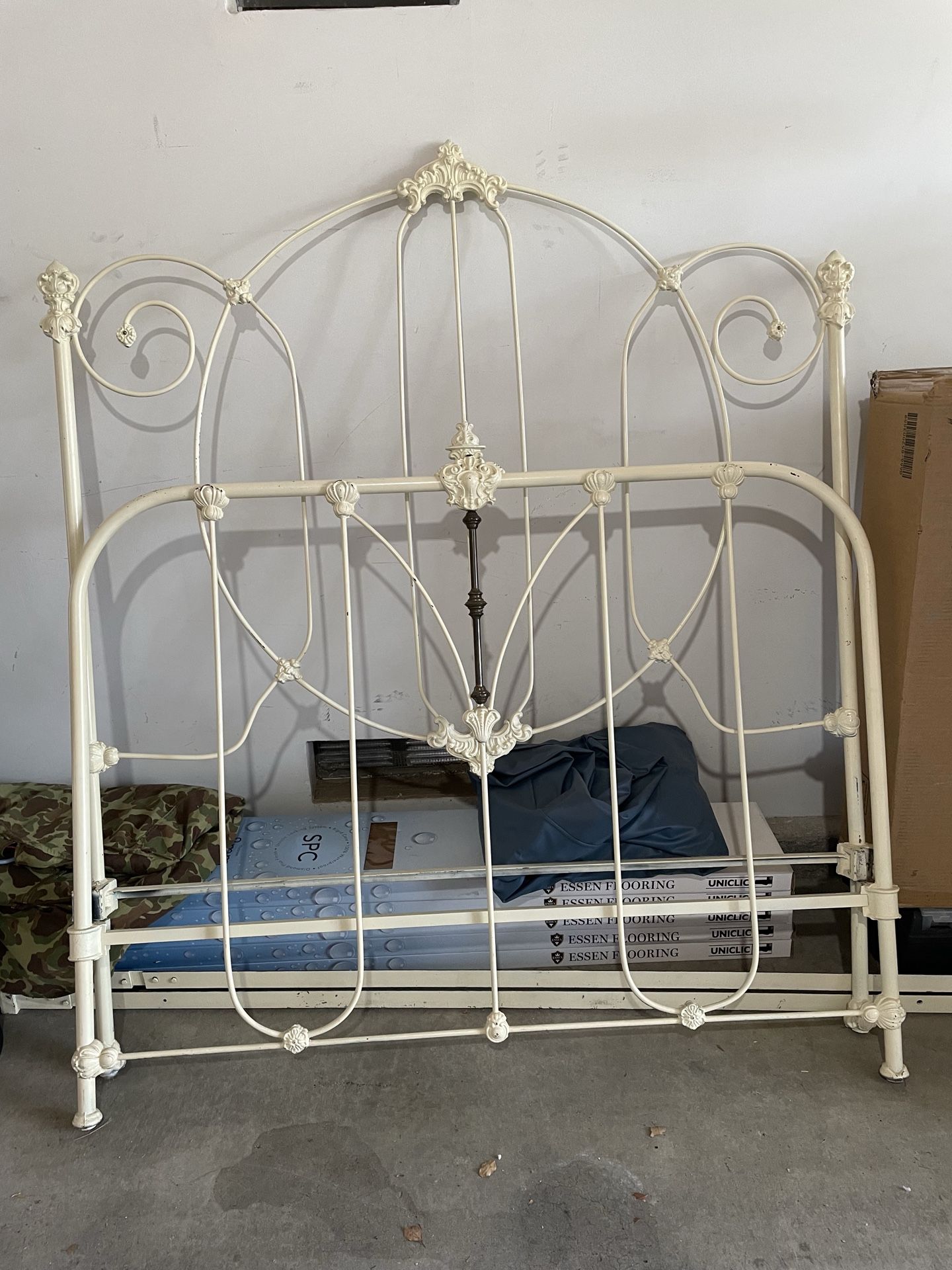 Cast iron full size - antique