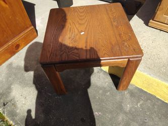 Short Table Stand