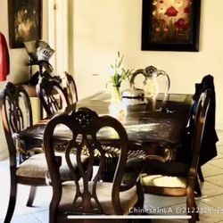 Table + 8 Chairs 