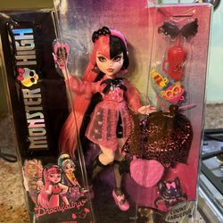 Monster High Draculaura Doll w Pet Count Fabulous Reboot G3 Mattel NEW 2022