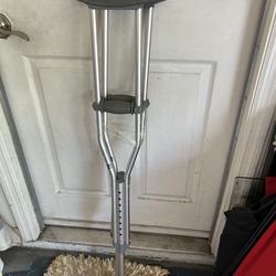 Like new aluminum crutches
