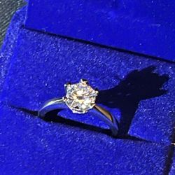 Moissanite Ring Size 7 (925 silver)