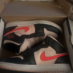 Air Jordan 1 Mid 4y