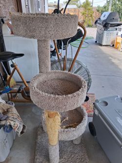 CAT HOUSE 3 STAGE LIKE NEW