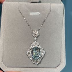 Super luxurious pigeon egg necklace