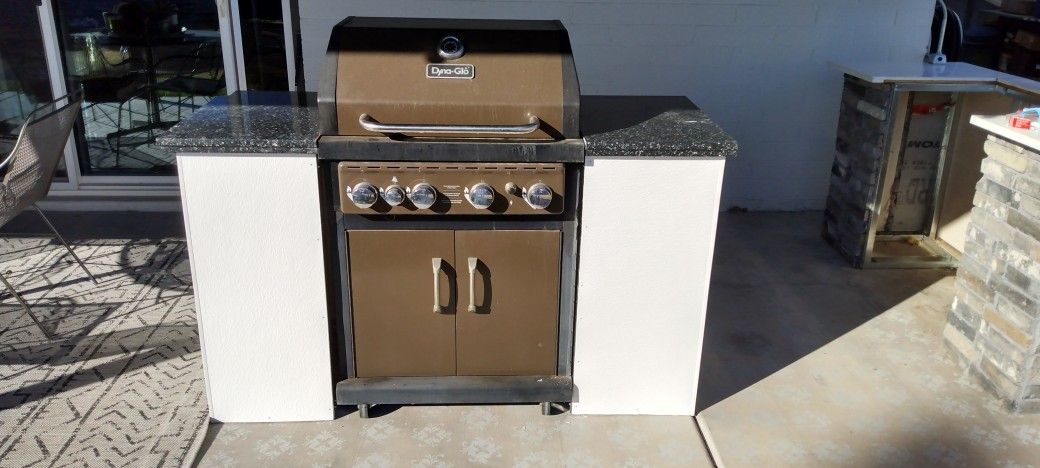 BBQ Grill Island with Granite Top