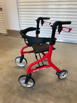 Foldable rollator with seat
