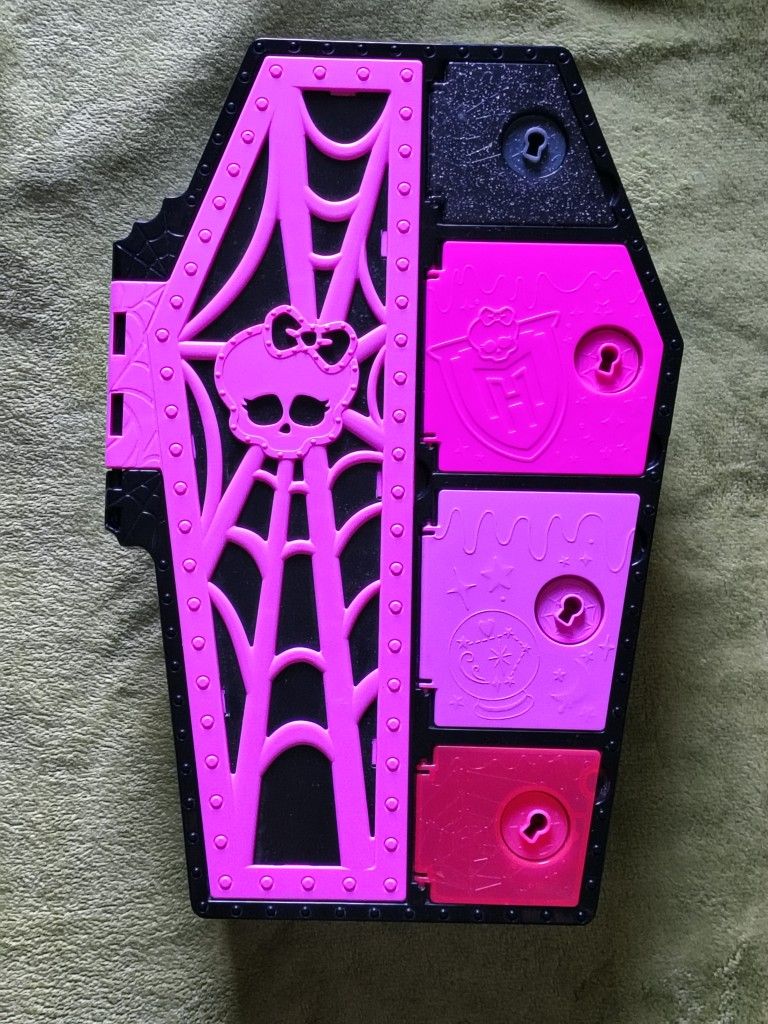 Monster High Skulltimate Secrets Draculaura Coffin Locker playset (No Doll Or Accessories)