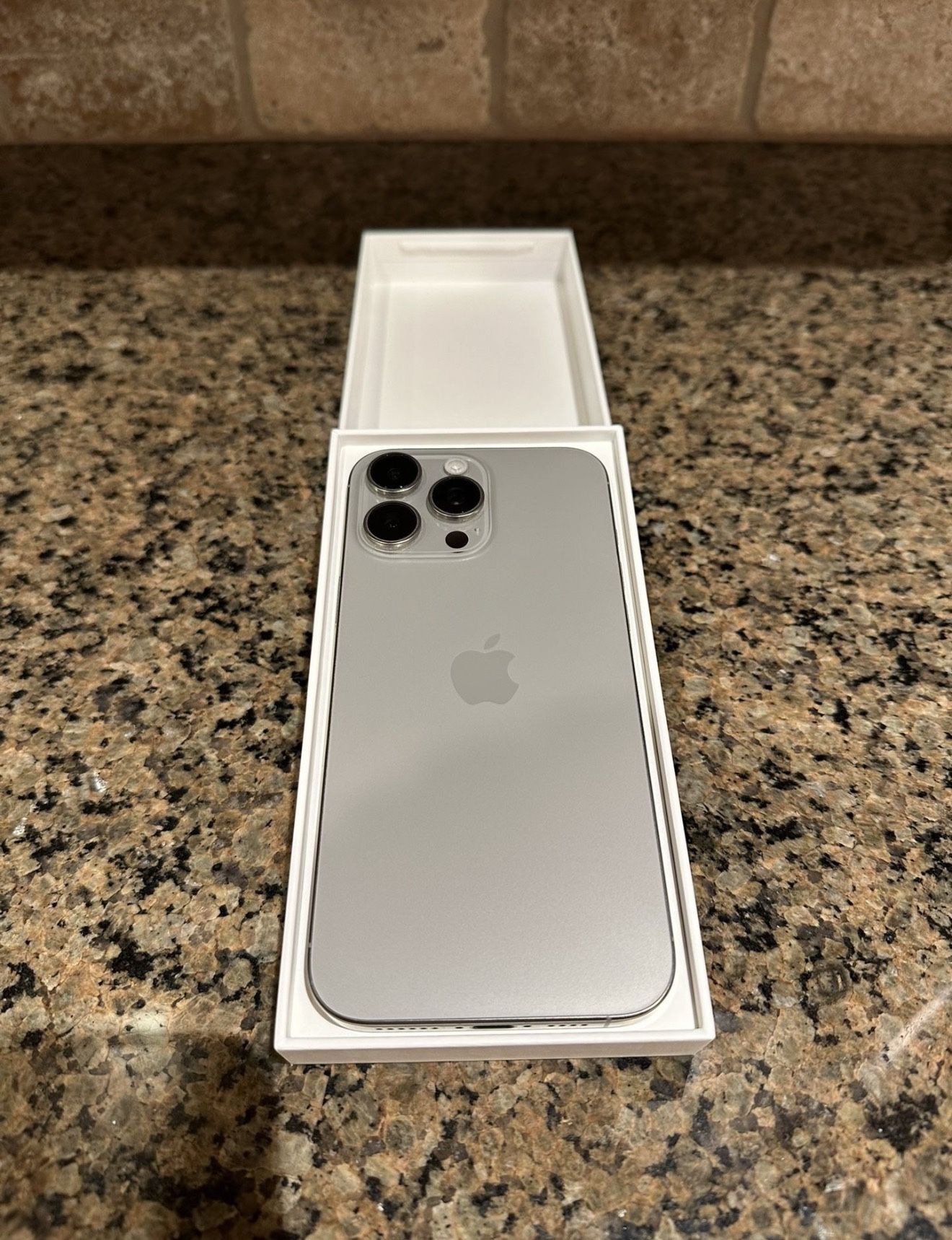 iPhone 16 Pro Max Natural Titanium 256Gb