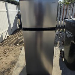 Apartment Size Refrigerator 