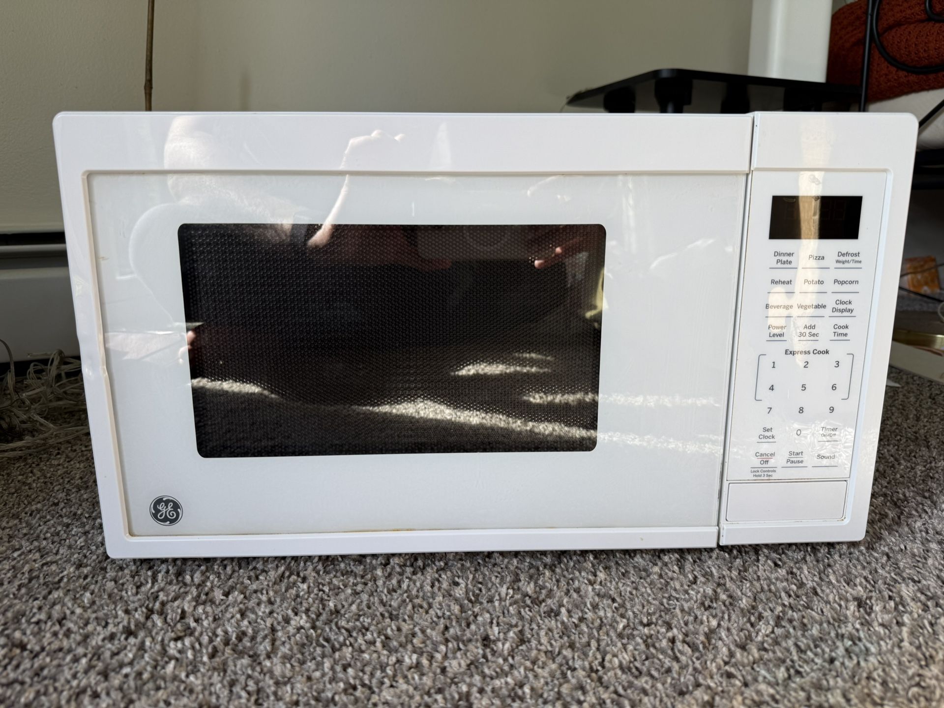 Like New GE Microwave