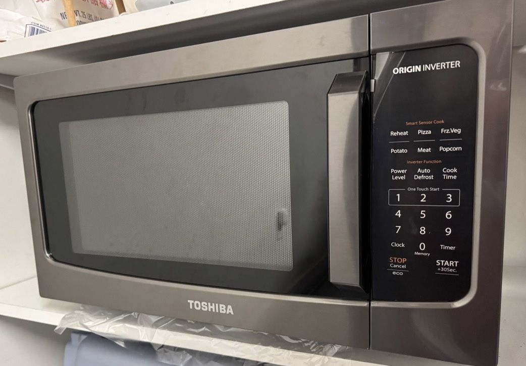 BRAND NEW TOSHIBA ML-EM45PIT(BS) 1.6 Cu.ft Countertop Microwave Oven
