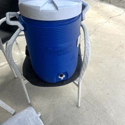 Rubbermaid 2 Gallon Beverage Cooler