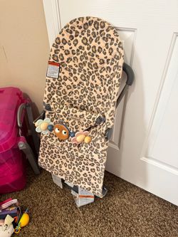BabyBjörn Bouncer + Toy Attachment