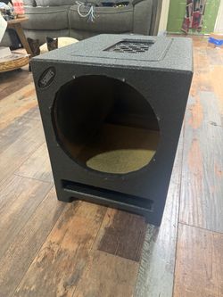 Custom-built center console audio enclosure made for 1999–2006 Chevy Silverado trucks. 🔊